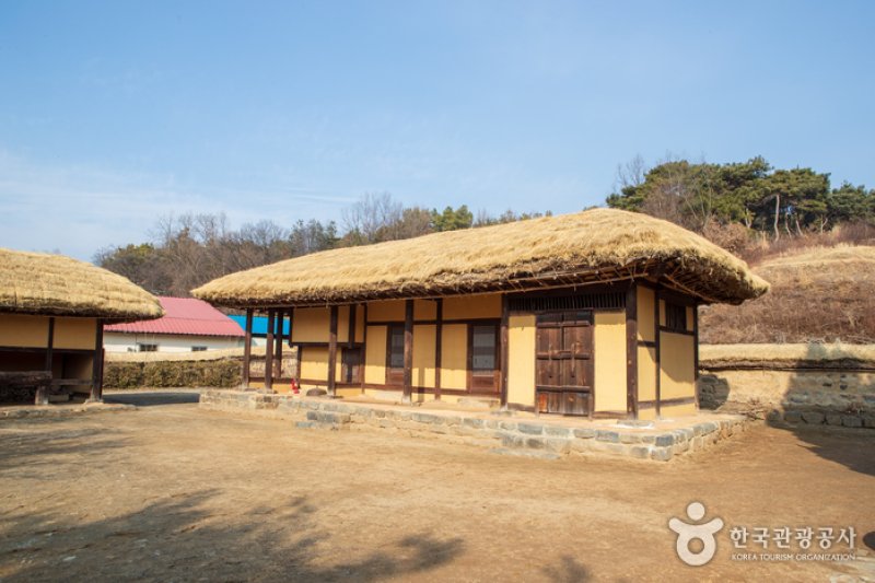趙炳玉博士生家地（조병옥박사 생가지） (3/5)