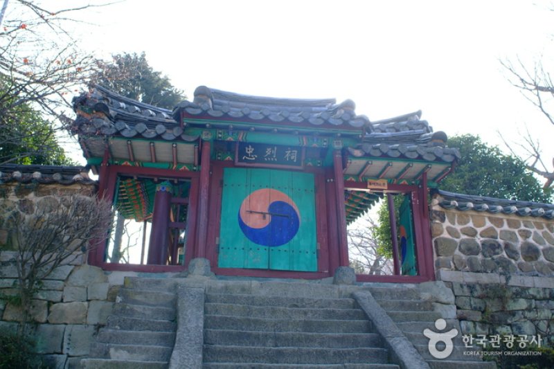 忠烈祠と亀甲船（충렬사와 거북선） (1/15)