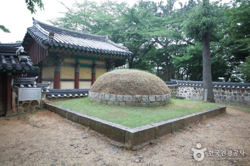 忠烈祠と亀甲船（충렬사와 거북선） (3/15)