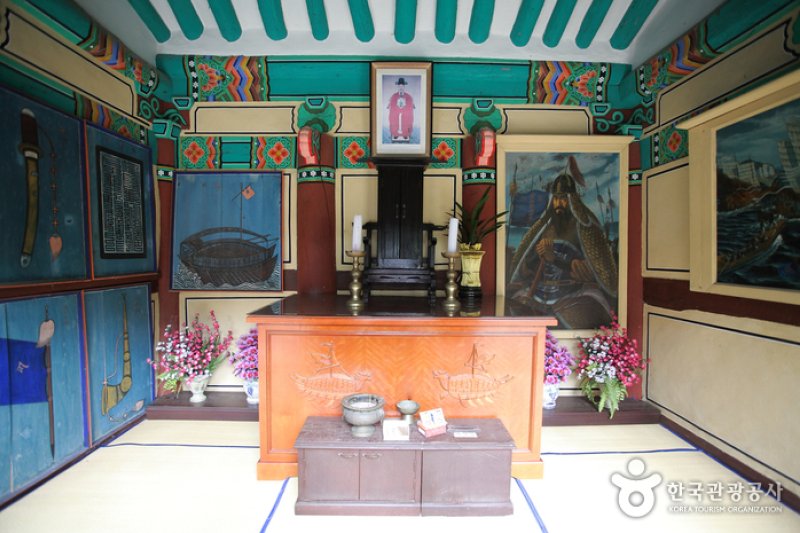 忠烈祠と亀甲船（충렬사와 거북선） (4/15)