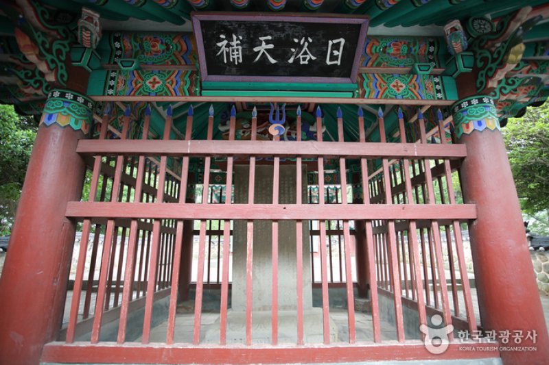 忠烈祠と亀甲船（충렬사와 거북선） (5/15)
