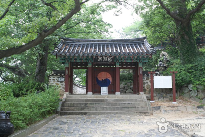 忠烈祠と亀甲船（충렬사와 거북선） (6/15)