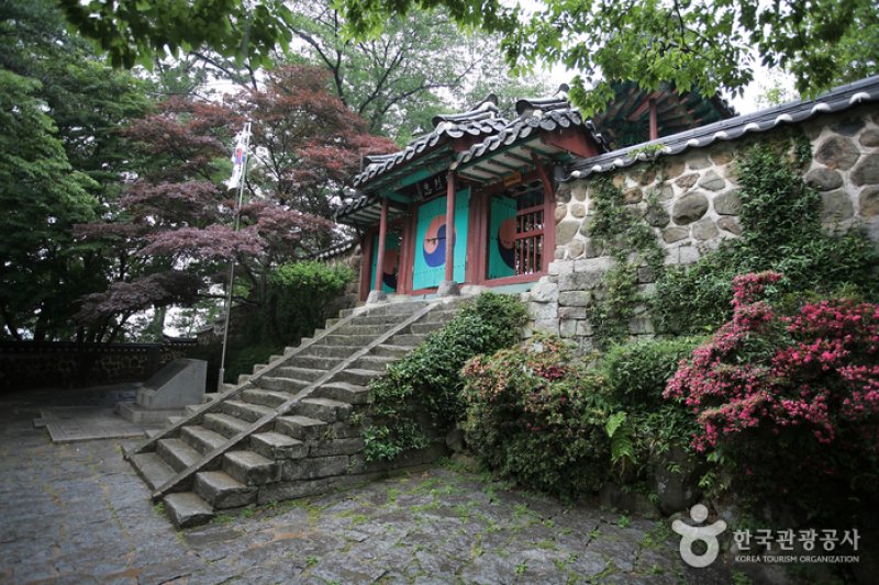 忠烈祠と亀甲船（충렬사와 거북선） (8/15)