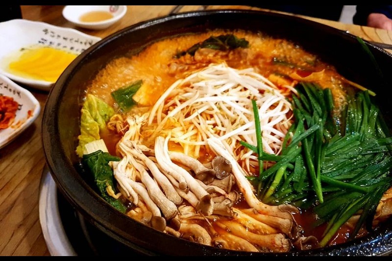 ソンギョン餃子料理専門店  (1/8)