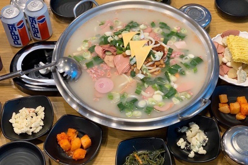扶余百済（舒川）フードコート 韓食、ノルブプデチゲ）  (2/4)