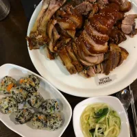 弘大カルグクスと豚足 - 西面店 