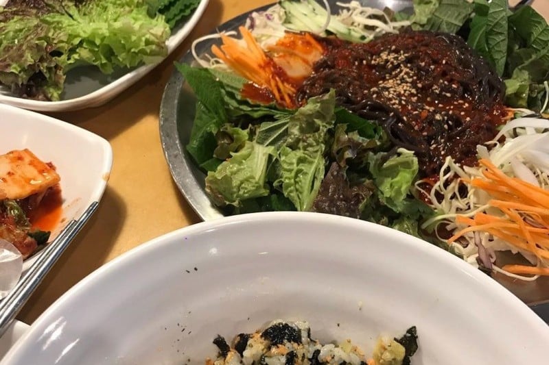 弘大カルグクスと豚足 - 西面店  (4/7)