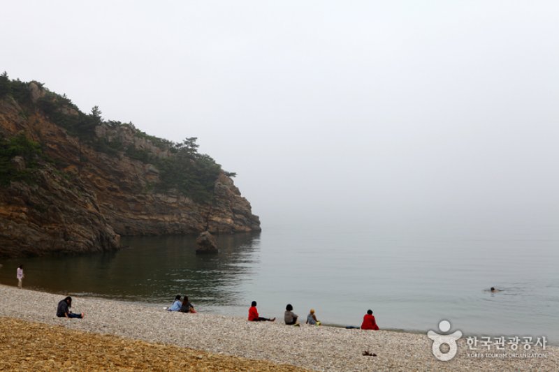 白翎島コンドル海岸（백령도 콩돌해변） (2/2)