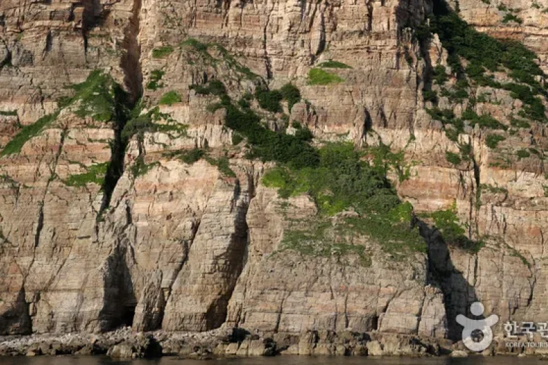 甕津 白翎島 頭武津（옹진 백령도 두무진） (2/4)
