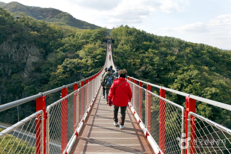 紺岳山つり橋（감악산 출렁다리） (1/10)