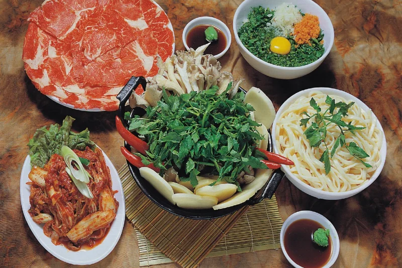 登村しゃぶカルグクス(トゥンチョンシャブカルグッス) 明洞店 - 明洞で最高の美食を堪能しよう！ (1/19)