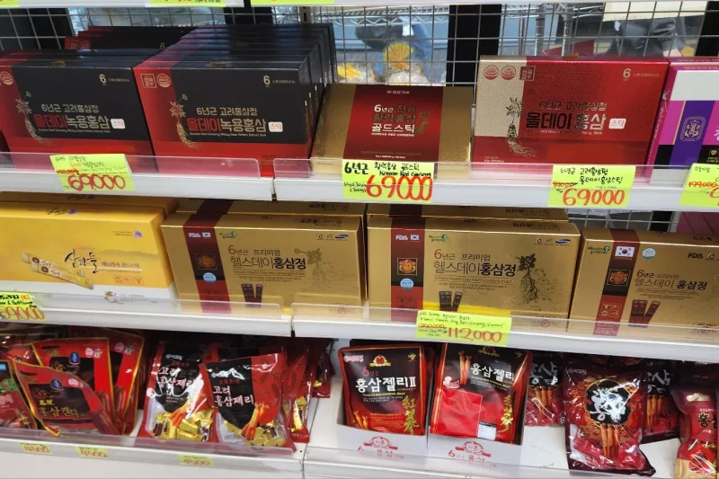 コリアマトゥ明洞店   Korea Mart Myeongdong Branch (2/18)
