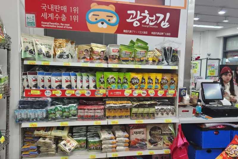 コリアマトゥ明洞店   Korea Mart Myeongdong Branch (4/18)